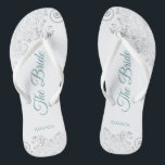 Tongs Dentelle d'argent et Turquoise sur blanc Mariage d<br><div class="desc">Dansez la nuit avec ces belles tongs mariages. Conçues pour la mariée, elles présentent un design simple mais élégant avec un script de couleur turquoise ou turquoise, en lettrage sur un arrière - plan blanc et des boucles et tourbillons gris argent fantaisie. Belle façon de rester chic et approprié tout...</div>