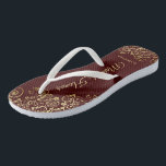 Tongs Dentelle d'or sur Auburn Brown Maid of Honor Maria<br><div class="desc">Ces belles tongs mariages sont une excellente façon de remercier et de reconnaître votre bonne d'honneur tout en lui épargnant les pieds en même temps. Il présente un design élégant avec des garnitures en dentelle dorée sur un arrière - plan de couleur bordeaux ou auburn et des lettres de script...</div>
