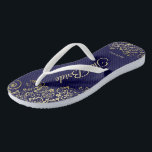 Tongs Dentelle d'or sur bleu marine La mariée Mariage<br><div class="desc">Dansez la nuit avec ces belles tongs mariages. Conçues pour la mariée, elles présentent un design simple mais élégant avec des écritures de couleur or sur un arrière - plan bleu marine et des boucles et des tourbillons en dentelle dorée fantaisie. Belle façon de rester chic et approprié tout en...</div>