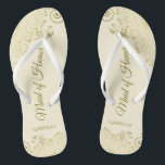 Tongs Dentelle d'or sur crème d'ivoire Maid of Honor Mar<br><div class="desc">Ces belles tongs mariages sont une excellente façon de remercier et de reconnaître votre bonne d'honneur tout en lui épargnant les pieds en même temps. Dispose d'un design élégant avec des remplissages en dentelle dorée sur un arrière - plan couleur ivoire ou crème et des lettres de script de couleur...</div>