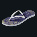 Tongs Dentelle d'or sur la Marine Maid of Honor Mariage<br><div class="desc">Ces belles tongs mariages sont une excellente façon de remercier et de reconnaître votre bonne d'honneur tout en lui épargnant les pieds en même temps. Dispose d'un design élégant avec dentelle dorée sur un arrière - plan bleu marine et de lettres de script de couleur or fantaisie. Le test est...</div>