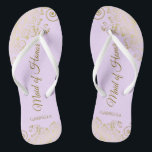 Tongs Dentelle d'or sur Lilac Purple Maid of Honor Maria<br><div class="desc">Ces belles tongs mariages sont une excellente façon de remercier et de reconnaître votre bonne d'honneur tout en lui épargnant les pieds en même temps. Dispose d'un design élégant avec dentelle dorée sur un arrière - plan lilas, lavande ou violet pâle et de lettres de script de couleur or fantaisie....</div>