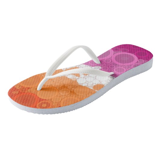 Tongs Drapeau de fierté lesbienne abstrait groovy bohème (Incliné)