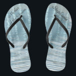 Tongs Eau Abstraite Mère de la chambre Mariage Flip Flop<br><div class="desc">Ces tongs personnalisées et confortables Mère de la chambre sont un cadeau simple, élégant et chic pour les membres de la fête nuptiale - Mariée, demoiselle d'honneur, Maid of Honor ... Ils s'ajouteront aux festivités de votre mariage, de votre fête de bachelorette ou d'une autre célébration. Super au bord de...</div>
