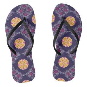Tongs Élégant tissu pourpre avec motif floral jaune