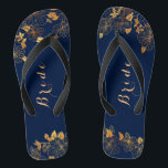 Tongs Épouse Mariage classe Deep Gold Foliage Marine Ble<br><div class="desc">Ces feuillards bleu marine mariage à feuilles d'or de mariée classe ont un arrière - plan bleu foncé qui est orné d'un motif de verdure fleurie doré complexe et de typographie moderne personnalisable. La combinaison de la riche marine et de l'or chatoyant crée une esthétique élégante et luxueuse. Affichez la...</div>