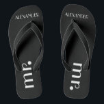 Tongs Épouser formel de mariés personnalisé<br><div class="desc">Une addition mignonne à votre plage ou mariage de poolside ! Des bascules électroniques noires avec le mot "M." et le nom de mariés sont personnalisées. Pour voir assorti jeunes mariées les bascules électroniques satisfont de visiter mon magasin "la princesse de Hungarican" chez www.zazzle.com/hungaricanprincess*. Regardez dans ma catégorie de département...</div>