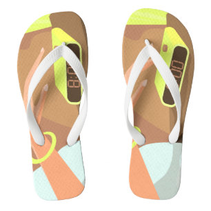 Tongs Filles main poussant sur le bouton snooze du révei