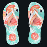 Tongs Flamants roses roses paradisiaques tropicaux avec<br><div class="desc">Echappez au paradis dans ces tongs amusants et branchés avec des flamants roses d'aquarelle et un arrière - plan à motifs de palme dans les aquas caribéens. Modifiez l'exemple de monogramme avec vos initiales désirées. Ceux-ci font de grands cadeaux pour les demoiselles d'honneur, les amis, ou vous-même. C'est aussi une...</div>