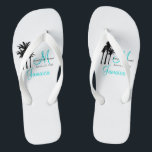 Tongs Flip Flops de mariage personnalisé sur la plage<br><div class="desc">Personnalisé Monogramme Voyage Mariage Flip Flops pour les mariages de plage. Customisez avec vos nom, date, monogramme, nom de famille marié initial et destination. Un grand cadeau de bienvenue pour vos invités. Offrez des chaussures à vos invités pour la cérémonie de plage. Correspond au sac fourre-tout de plage mariage personnalisé...</div>