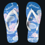 Tongs Floral Nénuphar Bleu Blanc Mariage Bridesmaid Fli<br><div class="desc">Cette magnifique paire de tongs, avec un nénuphar floral parsemé d'étoiles scintillantes sur l'arrière - plan bleu aux ondulations d'eau, est un cadeau mémorable pour les membres de la fête de mariage : mariée, demoiselle d'honneur, mère de la mariée, femme d'honneur... Ils ajouteront une dose élégante de glamour à votre...</div>
