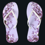 Tongs Flore Lilac Fleurs Mariages Flip Flops<br><div class="desc">Les Lilacs sont le thème de ces élégantes tongs mariages de Bride à fleurs rose et mauve sur un arrière - plan violet. Le texte peut être customisé pour votre occasion spéciale.</div>