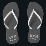 Tongs Gris et aqua Mariage moderne Monogramme<br><div class="desc">Des sandales à tongs personnalisées personnalisées avec un coeur mignon et vos initiales monogrammes et date mariage. Cliquez sur Customiser pour modifier les polices de texte et les couleurs ou ajouter vos propres images pour créer un design unique et unique !</div>