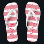 Tongs Homologuée personnalisée en rose d'honneur ou coul<br><div class="desc">Motif de bandes roses - Changez dans n'importe quelle couleur en cliquant sur personnaliser. Et dis tout ce que tu veux. Faites-en un de ces flip flops qui ont VOTRE message sur eux. Parlez de la plage! demoiselles d'honneur, fête de bachelorette, bord de mer tropical littoral, plage de croisière océanique,...</div>