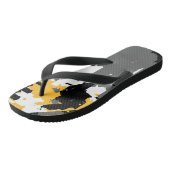 Tongs Jaune noir gris et blanc abstrait (Incliné)