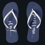 Tongs Juste Marié Marine Bleu Mariage Flip Flops<br><div class="desc">Juste marié simple marine bleu mariage tongs flip flops avec des sangles minces</div>