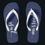 Tongs Juste Marié Marine Bleu Mariage Flip Flops<br><div class="desc">Juste marié simple marine bleu mariage flip flops avec de larges sangles</div>