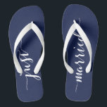 Tongs Juste Marié Marine Bleu Mariage Flip Flops<br><div class="desc">Juste marié simple marine bleu mariage flip flops avec de larges sangles</div>