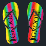 Tongs L'arc-en-ciel gai de moustache de marié de mariage<br><div class="desc">Customisez-la pour changer le marié en n'importe quel texte,  IE : le meilleur homme,  garçon d'honneur,  qui vous adapte ou supprime le texte sinon requis. Entièrement personnalisable.</div>