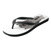 Tongs Loup noir en colère dans la neige, hiver sauvage (Incliné)