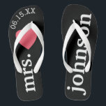 Tongs M. et Mme Lune de miel personnalisée avec coeur<br><div class="desc">Un design parfait pour un mariage à la plage ou pour une lune de miel. Remplacez la Mme par M. pour faire une paire de coordination.</div>