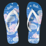 Tongs Magnifique Lotus Nénuphar Bleu Blanc Mariage Marié<br><div class="desc">Avec d'élégantes fleurs de lotus parsemées d'étoiles sur l'arrière - plan bleu, ces flip flops sont une jolie idée bleue pour votre mariage. Ils ajouteront certainement une dose élégante de glamour à votre jour de mariage, de fête de bachelorette, ou autre célébration. customisez-le avec votre libellé en utilisant les champs...</div>