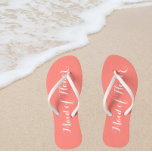 Tongs Mariage Maid of Honor Coral tendance<br><div class="desc">Offrez à vos servantes mariages ces tongs élégantes Maid of Honor qui sont une couleur de corail tendance avec un script blanc stylisé pour compléter votre schéma de couleurs mariages similaire. Sélectionnez la taille du pied avec d'autres options. Vous pouvez customiser vos tongs pour changer de couleur à votre désir....</div>