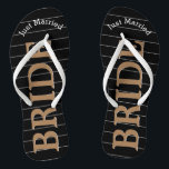 Tongs Mariée Mariée Faux Gold sur le noir ou n'importe q<br><div class="desc">Motif Faux Gold White et Black Stripes - Changez dans N'importe quelle couleur en cliquant sur personnaliser. Mariée juste marié or sur le noir ou n'importe quelle couleur. Vous pouvez changer la couleur de l'arrière - plan noir Match n'importe quel événement ou en faire votre couleur préférée avec l'or combinaison!...</div>