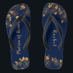 Tongs Matron d'honneur Gold Foliage Motif Marine Bleu<br><div class="desc">Ces magnifiques feuillages dorés motif marine bleu matron de flip flops d'honneur a un arrière - plan bleu foncé qui est orné d'un motif de verdure fleurie dorée complexe et typographie moderne personnalisable. La combinaison de la riche marine et de l'or chatoyant crée une esthétique élégante et luxueuse. C'est un...</div>