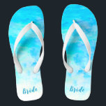 Tongs Minimaliste Aqua Blue Gradient Quelque chose de Bl<br><div class="desc">Ces minimalistes Aqua Blue Gradient Quelque chose de Blue Bride tongflops ajoutera une dose élégante de glam à votre jour de mariage, de fête de bachelorette, ou autre célébration. customisez-le avec votre libellé en utilisant les champs modèles. ♥ Si vous souhaitez modifier le style de police, la couleur ou le...</div>