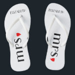 Tongs Mme épouser de jeunes mariées des bascules<br><div class="desc">Une addition mignonne à votre plage ou mariage de poolside ! Des bascules électroniques blanches avec le mot "Mme", un coeur rouge et le nom de jeunes mariées sont personnalisées. Pour voir du marié étant assorti les bascules électroniques satisfont de visiter mon magasin "la princesse de Hungarican" chez www.zazzle.com/hungaricanprincess*. Regardez...</div>