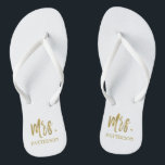 Tongs Mme Nom Flip Flops avec Gold Foil<br><div class="desc">Mme Nom Flip Flops avec Typographie Gold Foil. Les tongs peuvent être jumelés avec M. Silver Flip Flops.</div>