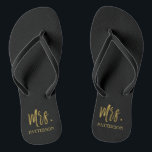 Tongs Mme Nom Flip Flops avec Gold Foil<br><div class="desc">Mme Nom Flip Flops avec Typographie Gold Foil. Les tongs peuvent être jumelés avec M. Silver Flip Flops.</div>