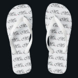 Tongs Mme Wife Bride His Hers l'épouse nouvellement<br><div class="desc">M. et Mme Husband Wife His Hers l'épouse nouvellement sur un ensemble fait sur commande de bascules électroniques à l'usage ou à la part. Les conceptions de broderie que vous pouvez facilement personnaliser sont disponibles dans une sélection des options populaires de couleur. Employez le lien "demandent à ce concepteur" de...</div>