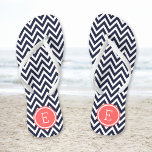 Tongs Monogramme de la Marine et de Coral Chevron<br><div class="desc">Des sandales à tongs imprimées sur mesure avec un motif chevron moderne et élégant et votre monogramme ou autre texte personnalisé dans un cadre circulaire. Cliquez sur Customiser pour modifier les polices de texte et les couleurs ou ajouter vos propres images pour créer un design unique et unique !</div>