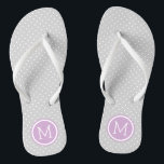 Tongs Monogramme de points minuscules gris et violet<br><div class="desc">sandales à tongs imprimées sur mesure avec un motif à pois mignon et votre monogramme ou autre texte personnalisé dans un cadre circulaire. Cliquez sur Customiser pour modifier les polices de texte et les couleurs ou ajouter vos propres images pour créer un design unique et unique !</div>