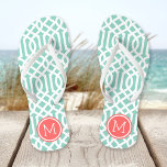 Tongs Monogramme de Trellis d'Aqua et de Corail<br><div class="desc">sandales à tongs imprimées sur mesure avec un motif moderne élégant et votre monogramme ou autre texte personnalisé dans un cadre circulaire. Cliquez sur Customiser pour modifier les polices de texte et les couleurs ou ajouter vos propres images pour créer un design unique et unique !</div>