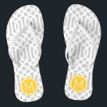 Tongs Monogramme de Trellis gris et jaune<br><div class="desc">sandales à tongs imprimées sur mesure avec un motif moderne élégant et votre monogramme ou autre texte personnalisé dans un cadre circulaire. Cliquez sur Customiser pour modifier les polices de texte et les couleurs ou ajouter vos propres images pour créer un design unique et unique !</div>