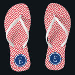 Tongs Monogramme rouge blanc et bleu grec<br><div class="desc">Sandales à tongs imprimées personnalisées avec un motif à clé grecque moderne élégant et votre monogramme ou autre texte personnalisé dans un cadre circulaire. Cliquez sur Customiser pour modifier les polices de texte et les couleurs ou ajouter vos propres images pour créer un design unique et unique !</div>