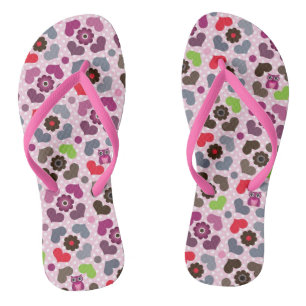 Tongs motif des fleurs et des hiboux roses