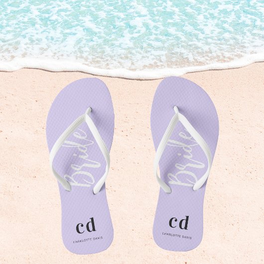 Tongs Nom initial du monogramme de violet de mariée lava