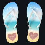 Tongs Palm Trees Plage tropicale Mariage Coeur Bridesmai<br><div class="desc">Plage de coeur en or rose personnalisée et tendance sandales flip flop pour les demoiselles d'honneur et d'autres membres de la fête de la mariée - Arrière - plan est une scène de plage tropicale avec des palmiers contre un ciel bleu joli et plein soleil avec eau turquoise aqua et...</div>