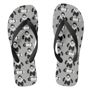 Tongs Panda en skateboard