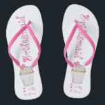 Tongs Pink Heart Cupcake Bridesmaid Mariage Flip Flops<br><div class="desc">Les tongs présentent une illustration originale d'un cupcake avec glaçage,  arroses et coeur rose,  avec BRIDESMAID dans une police rose amusante.</div>