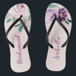 Tongs Porte-mère pourpre fleurie personnalisée<br><div class="desc">Aquarelle botanique fleurie et verdure en bleu,  pêche et violet,  élégant et romantique,  grand cadeau de femme de chambre personnalisée</div>