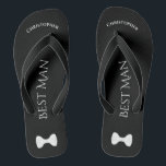Tongs Simple Fun Best Man Name & Bow Cravate Mariage<br><div class="desc">Ces tongs amusants sont une excellente façon de remercier le meilleur homme de votre mariage, et une façon merveilleuse de donner une pause à ses pieds après une longue journée! Ils présentent un blanc simple sur le design noir avec son nom en haut, les mots "Best Man" épelés en lettres...</div>