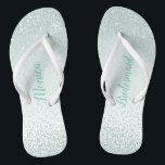 Tongs Tournes de Mariage de la Monnaie verte<br><div class="desc">Joli tongs de mariage avec des images d'une parties scintillant verte menthe sur un arrière - plan vert menthe clair. Le texte personnalisé est entièrement personnalisable pour répondre à vos besoins mariages.</div>