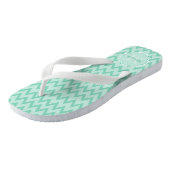 Tongs Trendy Mint Green Chevron Zigzag Nom et Monogramme (Incliné)