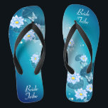 Tongs Turquoise Blue Floral Motif Mariage Mariée Tribe<br><div class="desc">Ce joli quelque chose de bleu présente d'élégantes fleurs de lotus sur l'arrière - plan bleu turquoise dégradé. Ils font un cadeau mémorable pour les membres de la fête de mariage : tribu de mariées, demoiselles d'honneur, mère de la mariée, servante d'honneur... ajoutant une dose de glamour élégante à votre...</div>
