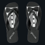 Tongs Tuxedo Flip Flops | Mariage de plage de Grooms<br><div class="desc">La touche parfaite à votre plage de destination ou mariage au bord de la piscine. Tongs noirs avec tuxedo formel noir et blanc, chemise blanche et image de cravate arc noir. Votre marié se mariera avec style avec ces "Tuxedo Flip-Flops formels" à la mode Ajouter un style de robe mariage...</div>